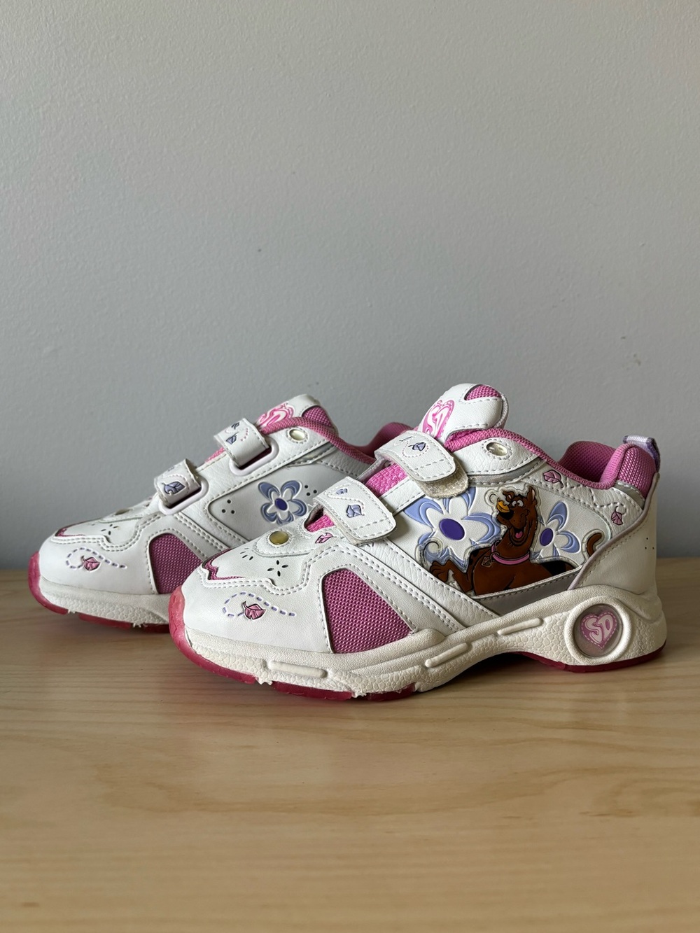 2003 Scooby-Doo White and Pink Velcro Sneakers 👟 🐶